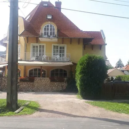 Aurora Apartman *